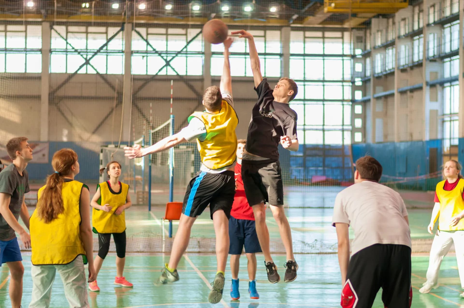 Спортивный комплекс, спортивный зал с 4 площадками