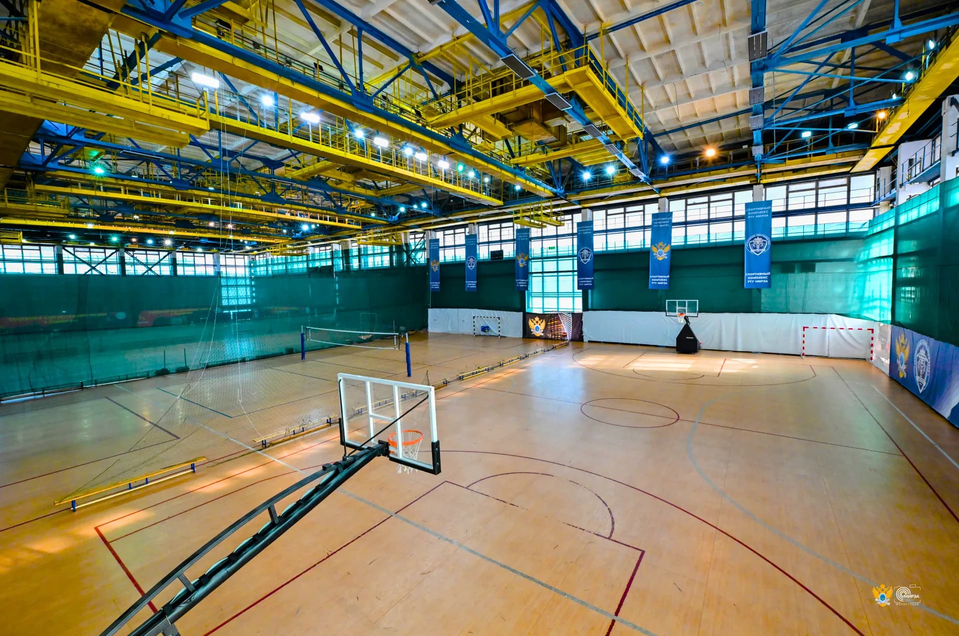 Спортивный комплекс, спортивный зал с 4 площадками