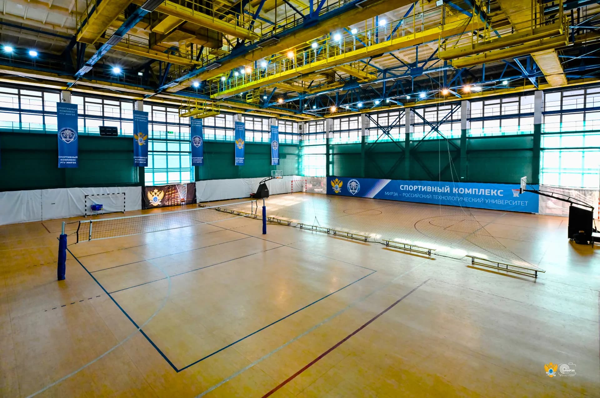 Спортивный комплекс, спортивный зал с 4 площадками