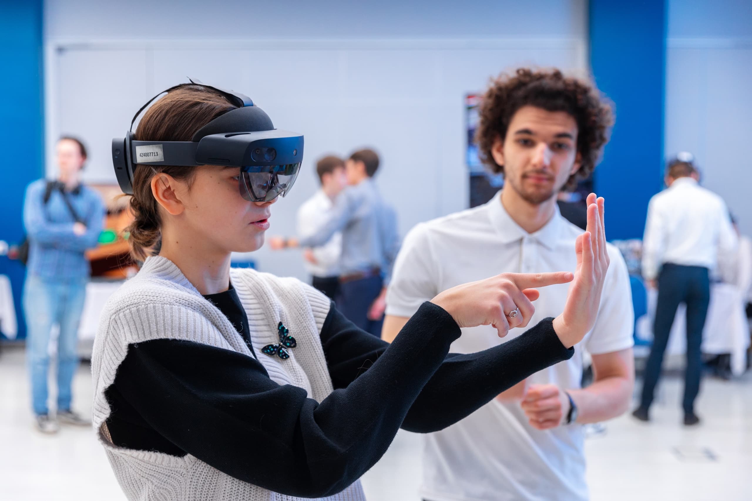 Институт первым приобрёл Microsoft HoloLens